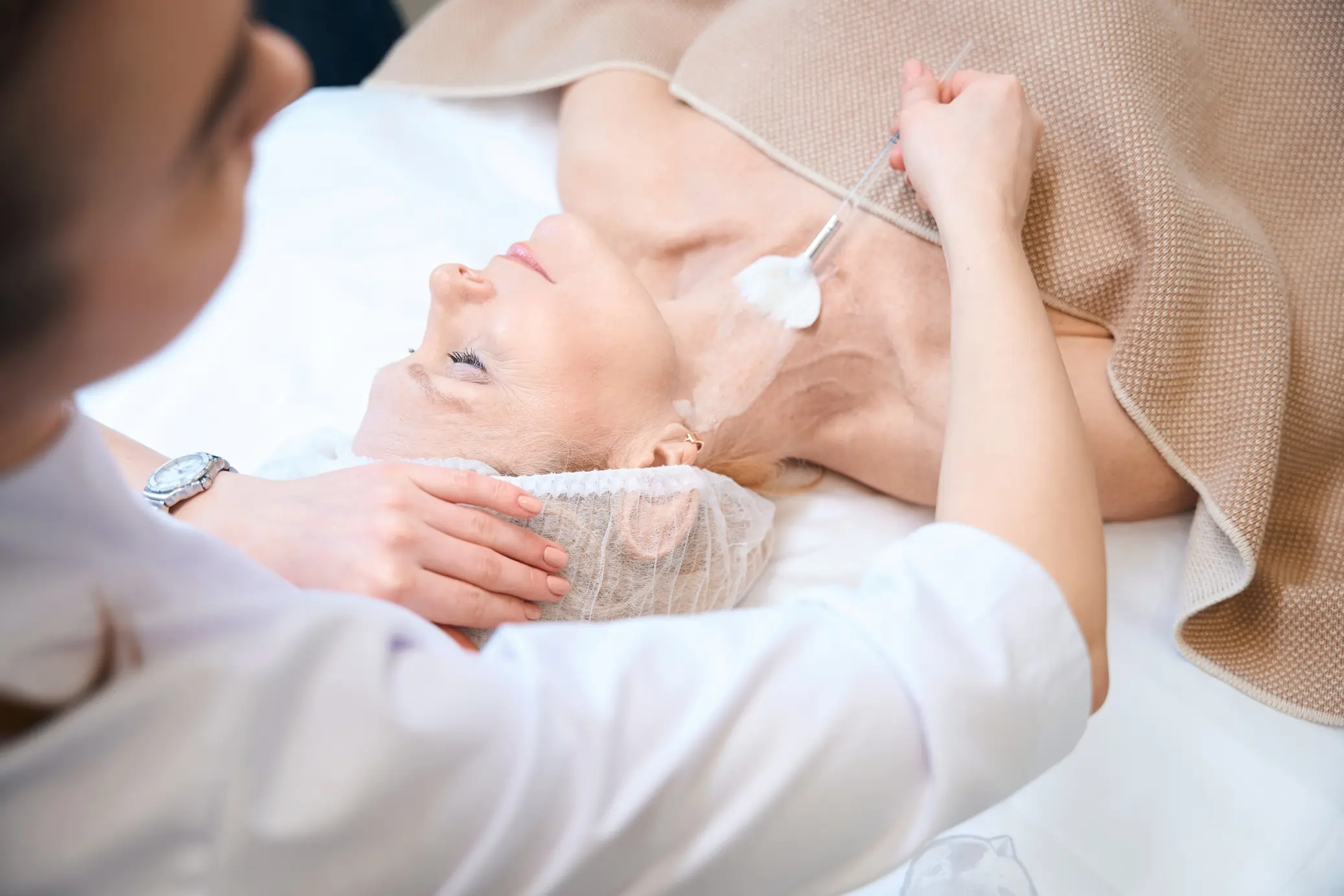 Soin du visage revitalisant pour améliorer l'éclat et la texture de la peau